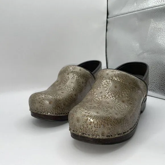 Dansko Pro XP Professional Clogs Women's Size‎ 7.5, Gold, Brown Floral Medallion