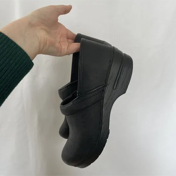 Dansko Professional Black Leather Clogs Slip-On Comfort Shoes Size 40 EU