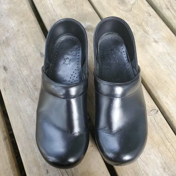 Dansko Professional Black Leather Stapled Slip-on Nursing Platform Clogs 40