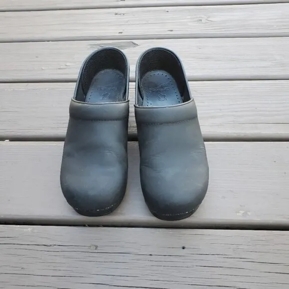 Dansko Professional Black Oiled Leather Platform Chunky Slip-on Clogs 39