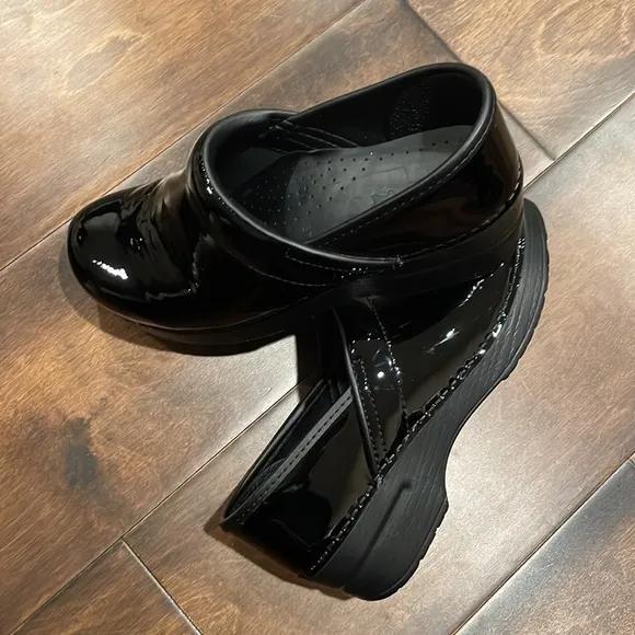 Dansko Professional Black Patent clogs NEW