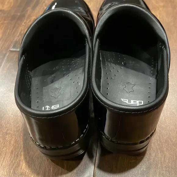 Dansko Professional Black Patent clogs NEW