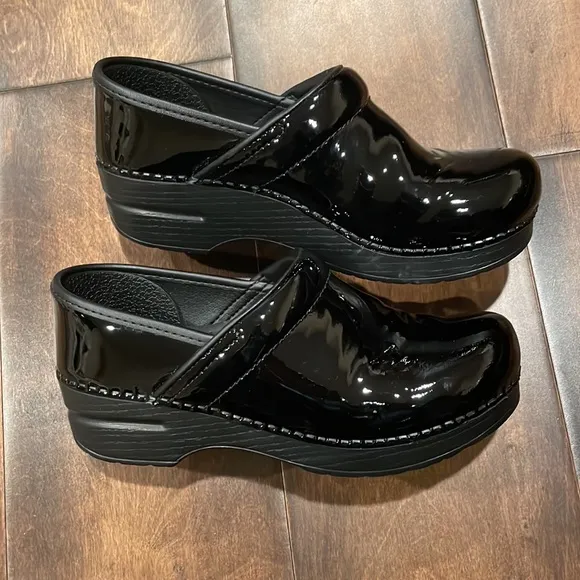 Dansko Professional Black Patent clogs NEW