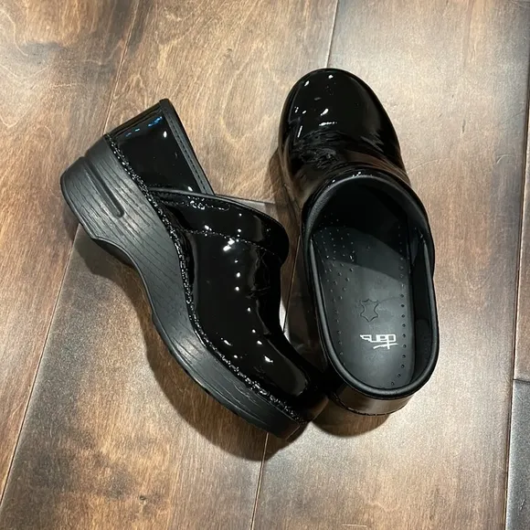 Dansko Professional Black Patent clogs NEW