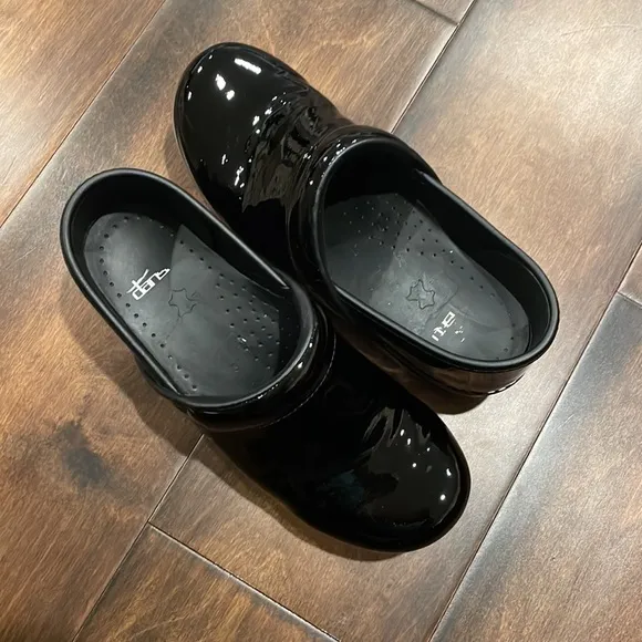 Dansko Professional Black Patent clogs NEW