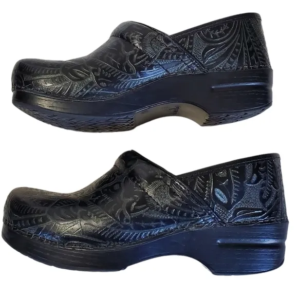 Dansko Professional Black Tooled Leather Printed Work Clogs Women’s Size 40