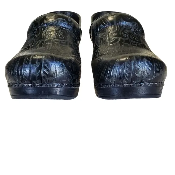 Dansko Professional Black Tooled Leather Printed Work Clogs Women’s Size 40