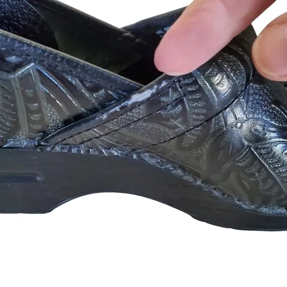 Dansko Professional Black Tooled Leather Printed Work Clogs Women’s Size 40