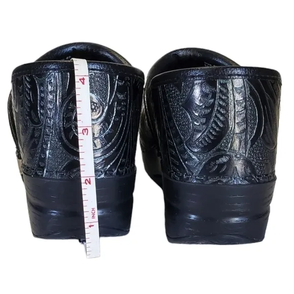 Dansko Professional Black Tooled Leather Printed Work Clogs Women’s Size 40