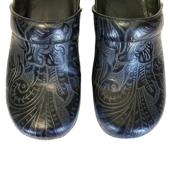 Dansko Professional Black Tooled Leather Printed Work Clogs Women’s Size 40