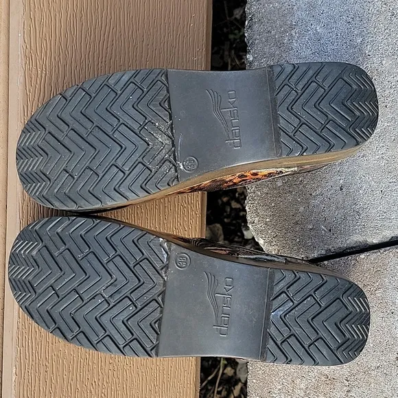 Dansko Professional Cheetah Print Patent Leather  Clogs - Size UK 38 |US 7.5-8