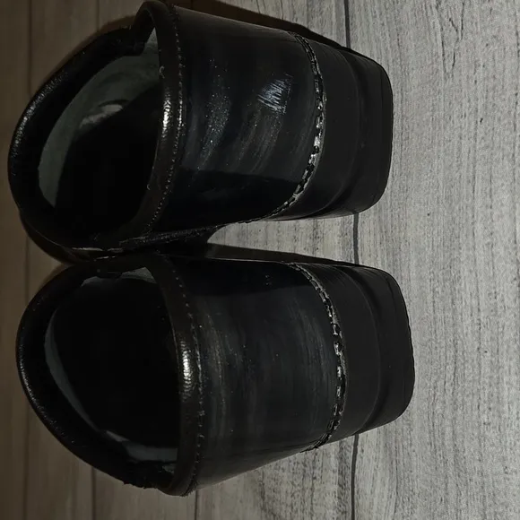 Dansko Professional Metallic Patent Leather Clogs Blue/Gray/Black Size EU 37