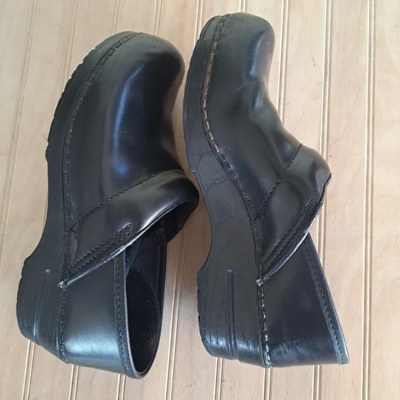 Dansko Professional Slip Resistant Comfort Waterproof Black Leather Clogs