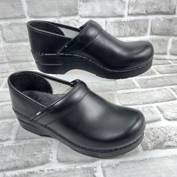 Dansko Professional Women's Size 38- 7.5/8 Black Leather Work Nurse Clogs