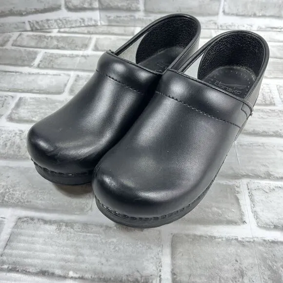 Dansko Professional Women's Size 38- 7.5/8 Black Leather Work Nurse Clogs