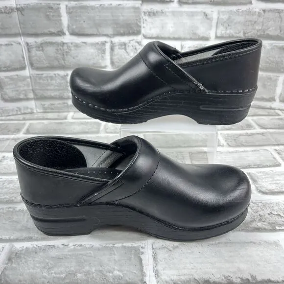 Dansko Professional Women's Size 38- 7.5/8 Black Leather Work Nurse Clogs