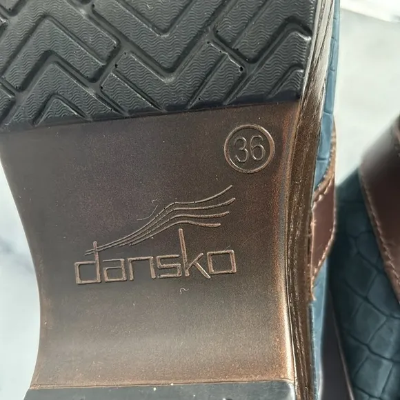 Dansko Shandi Nubuck Clogs Mules Blue Leather Croc Pattern Tassel Size EU 36