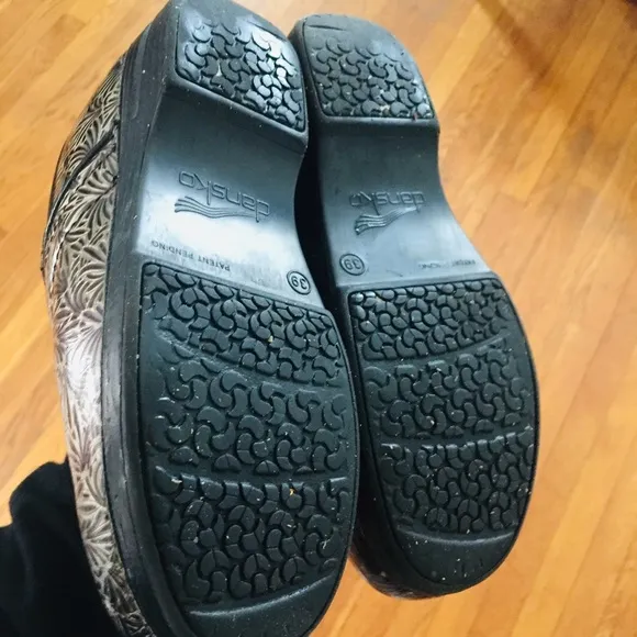 Dansko size 39 metallic black clogs