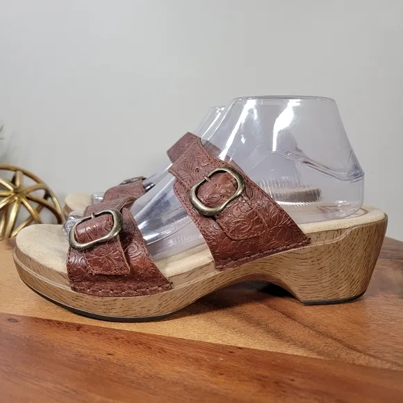 Dansko Sophie Brown floral Tooled Leather Clog Sandals Size 41 Comfy Boho Retro
