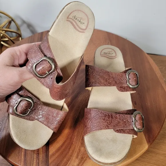 Dansko Sophie Brown floral Tooled Leather Clog Sandals Size 41 Comfy Boho Retro