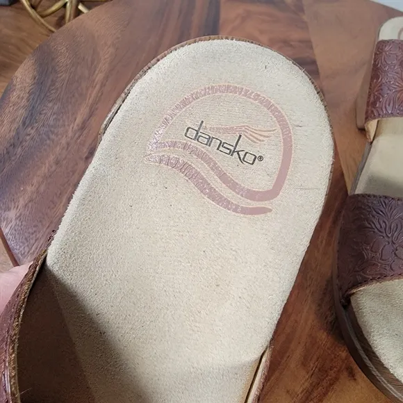 Dansko Sophie Brown floral Tooled Leather Clog Sandals Size 41 Comfy Boho Retro