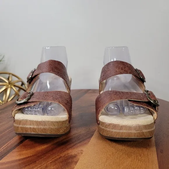 Dansko Sophie Brown floral Tooled Leather Clog Sandals Size 41 Comfy Boho Retro