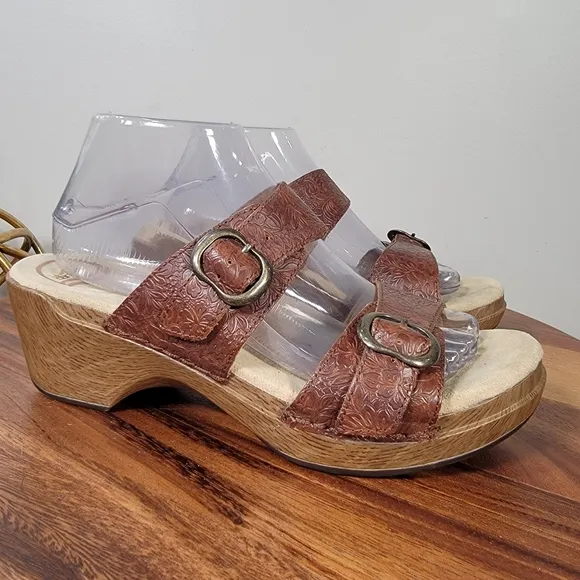 Dansko Sophie Brown floral Tooled Leather Clog Sandals Size 41 Comfy Boho Retro