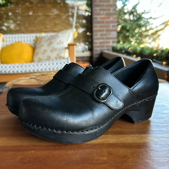 Dansko Tamara black leather belted closed back clogs. Size Euro 38/USA 8
