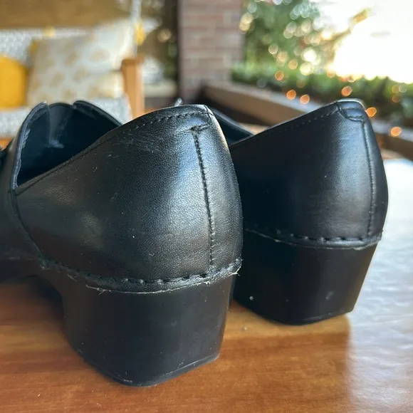 Dansko Tamara black leather belted closed back clogs. Size Euro 38/USA 8