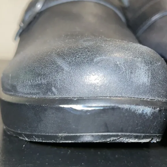 Dansko Tamara Black Leather Clogs with accent buckle.  Size 40 EU or 10-10.5 US.