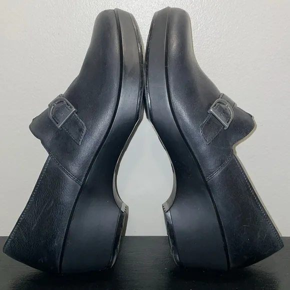 Dansko Tamara Black Leather Clogs with accent buckle.  Size 40 EU or 10-10.5 US.