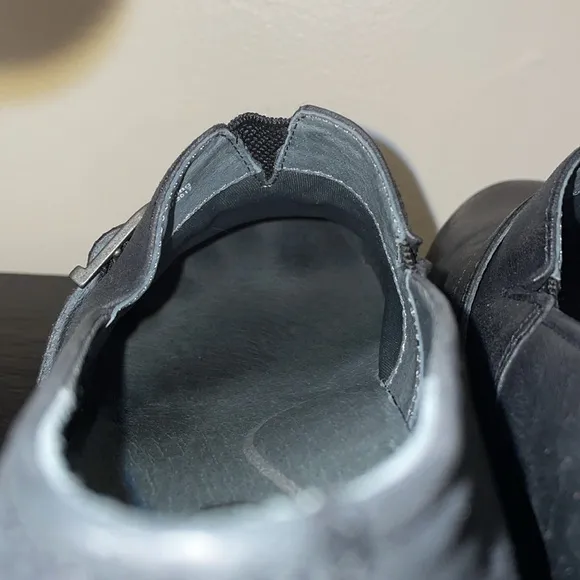 Dansko Tamara Black Leather Clogs with accent buckle.  Size 40 EU or 10-10.5 US.