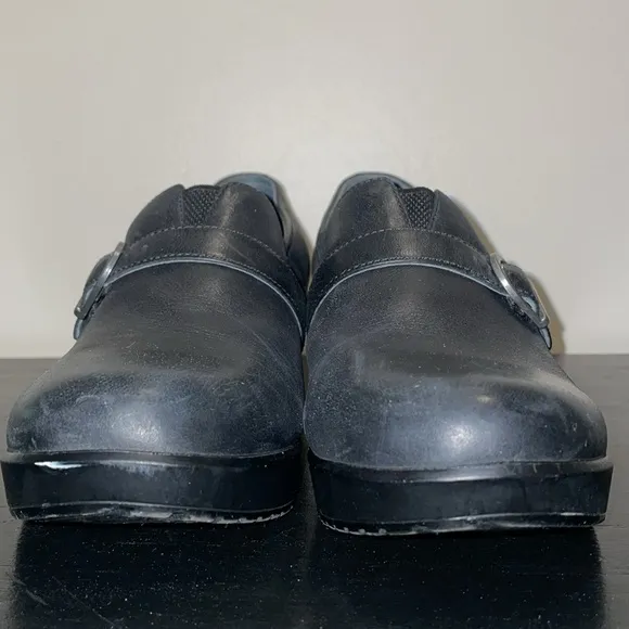 Dansko Tamara Black Leather Clogs with accent buckle.  Size 40 EU or 10-10.5 US.
