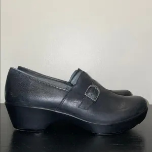 Dansko Tamara Black Leather Clogs with accent buckle.  Size 40 EU or 10-10.5 US.