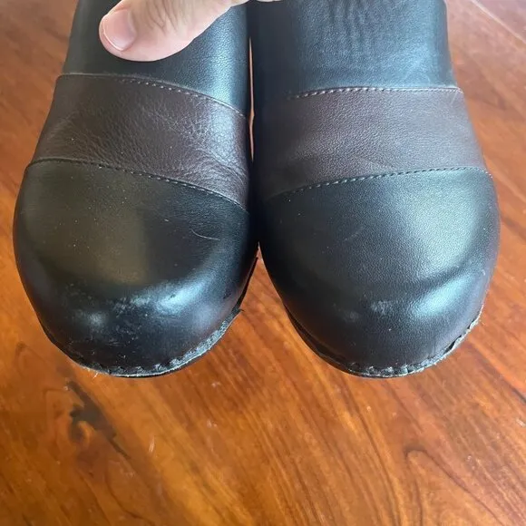 Dansko Two-Toned Leather Clogs- Size 38 (7.5-8)