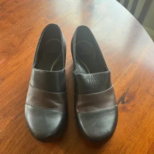 Dansko Two-Toned Leather Clogs- Size 38 (7.5-8)