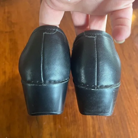 Dansko Two-Toned Leather Clogs- Size 38 (7.5-8)
