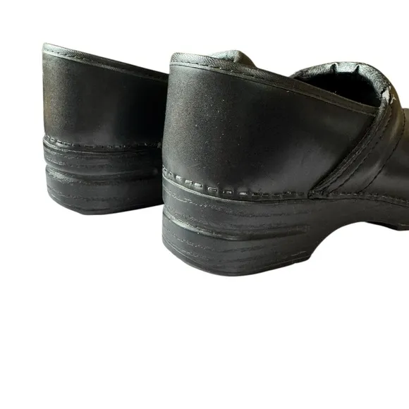 Dansko w size 42 US 11.5 black leather clogs, 3/4” platform, covered heels comfy