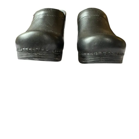 Dansko w size 42 US 11.5 black leather clogs, 3/4” platform, covered heels comfy