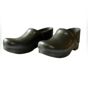 Dansko w size 42 US 11.5 black leather clogs, 3/4” platform, covered heels comfy