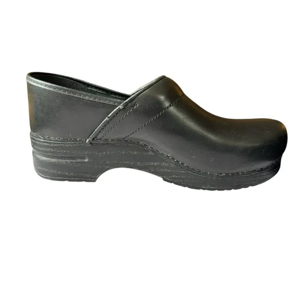 Dansko w size 42 US 11.5 black leather clogs, 3/4” platform, covered heels comfy