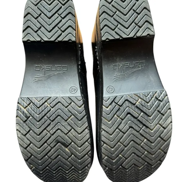 Dansko w size 42 US 11.5 black leather clogs, 3/4” platform, covered heels comfy