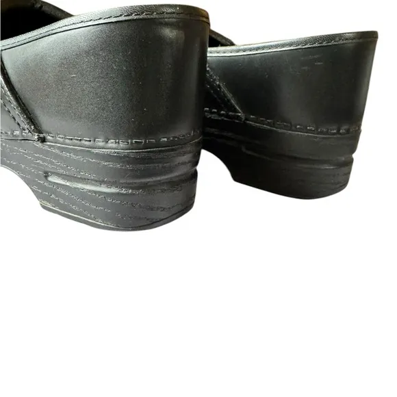 Dansko w size 42 US 11.5 black leather clogs, 3/4” platform, covered heels comfy
