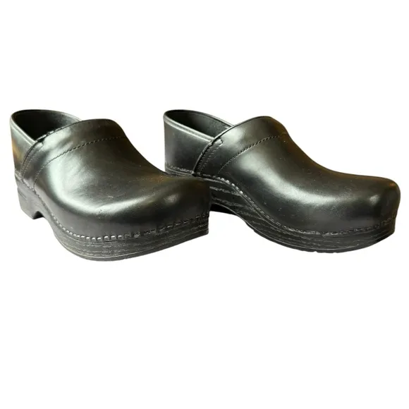 Dansko w size 42 US 11.5 black leather clogs, 3/4” platform, covered heels comfy