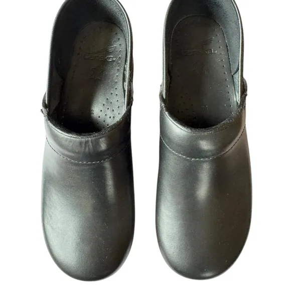 Dansko w size 42 US 11.5 black leather clogs, 3/4” platform, covered heels comfy