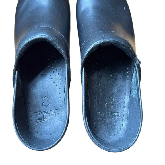 Dansko w size 42 US 11.5 black leather clogs, 3/4” platform, covered heels comfy
