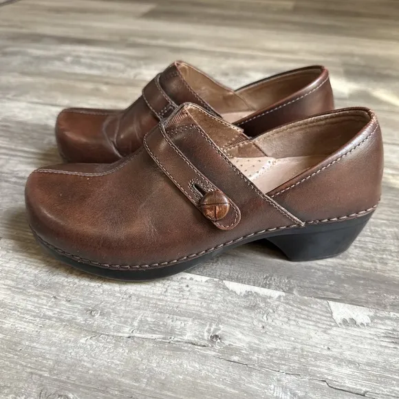 Dansko  Woman Solstice Cardovan SIZE EU 38/US SIZE 7  Brown Leather Clog Mule