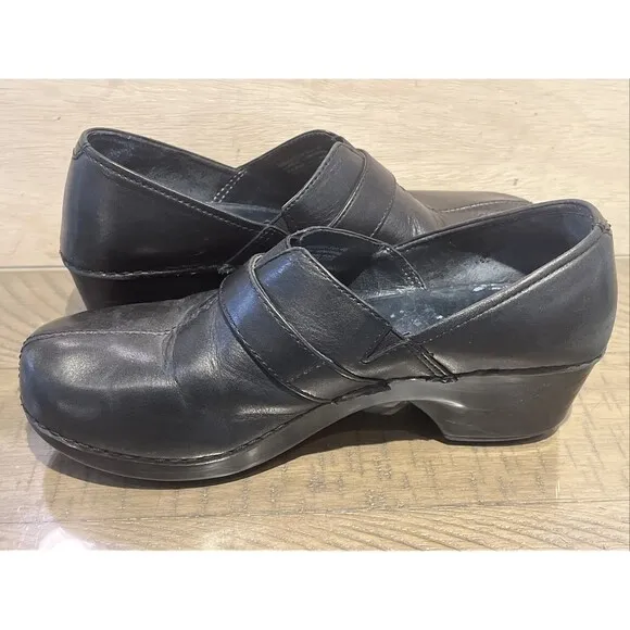 dansko womens Black leather clogs shoes slip on size 40 US 9.5 or 10 Tamara