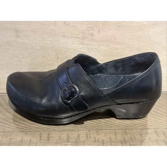 dansko womens Black leather clogs shoes slip on size 40 US 9.5 or 10 Tamara