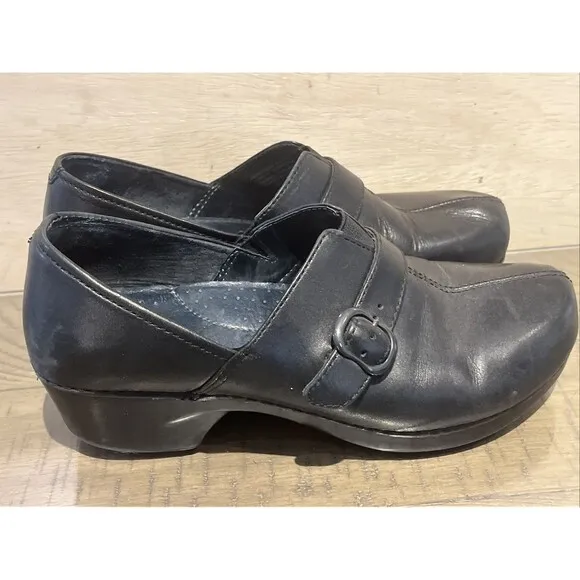 dansko womens Black leather clogs shoes slip on size 40 US 9.5 or 10 Tamara